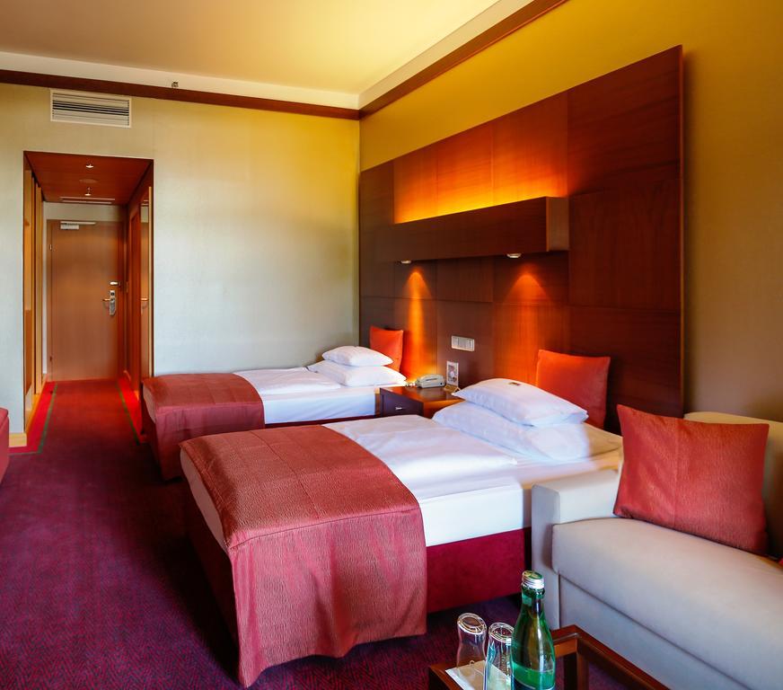 Das Sonnreich - Thermenhotel Loipersdorf Лойперсдорф бай Фюрстенфелд Екстериор снимка