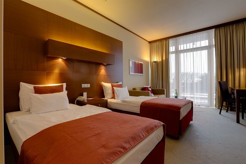 Das Sonnreich - Thermenhotel Loipersdorf Лойперсдорф бай Фюрстенфелд Екстериор снимка