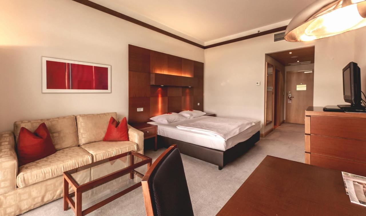 Das Sonnreich - Thermenhotel Loipersdorf Лойперсдорф бай Фюрстенфелд Екстериор снимка